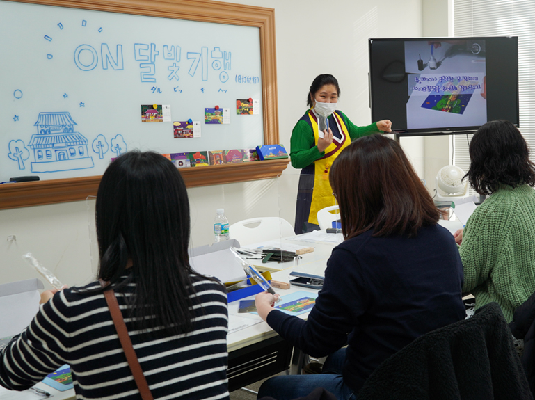 한국문화재재단이 제공한 궁궐 문화체험 자개공예“ON달빛기행”