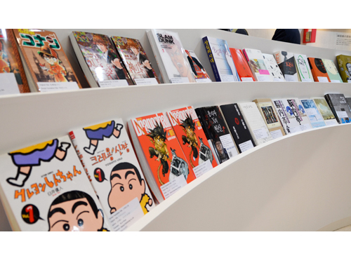韓日両国で翻訳・出版された図書の対展示