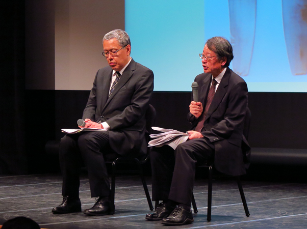 李成市教授（右）の講演：古代日韓の文字文化の交流