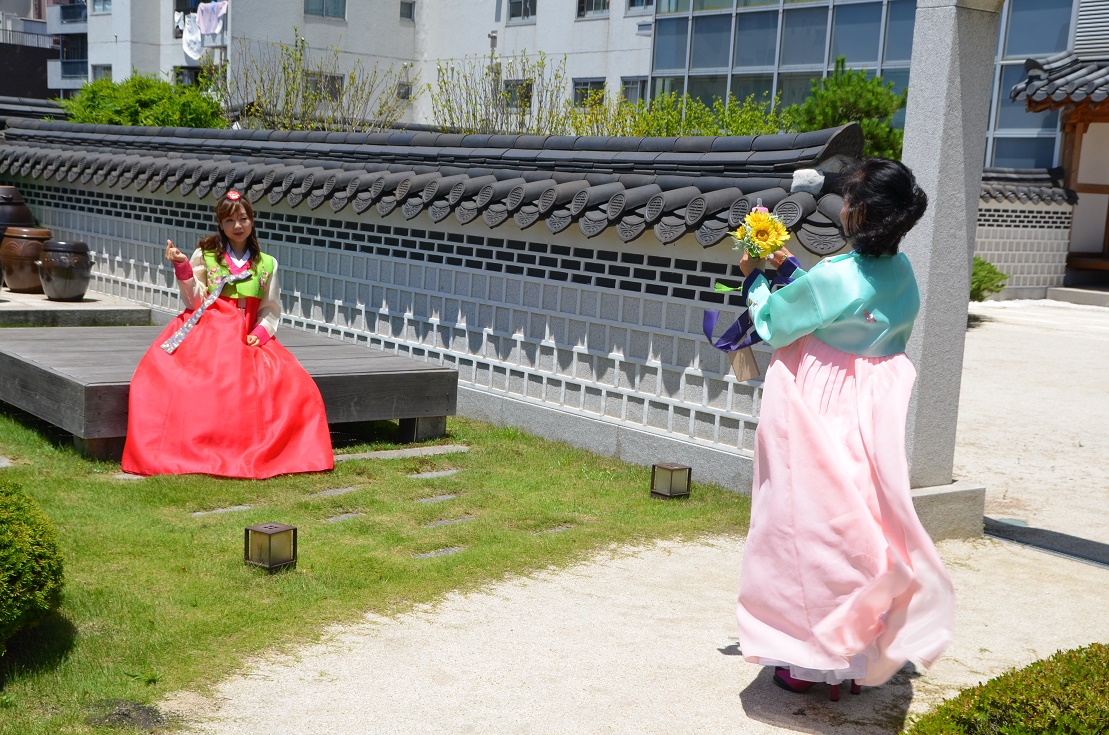 試着後ハノル庭園にて記念撮影