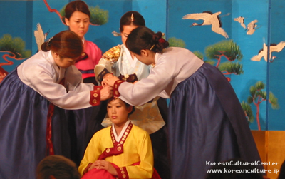 祝賀会「韓国の部」－笄禮の儀式を再現　（演出・出演：李 瑛子　韓国茶道協会日本支部長）