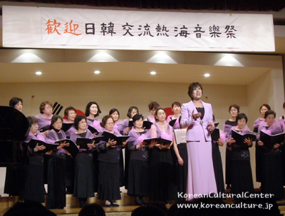 熱海の市民音楽団体「Grace & Love Choir」の舞台