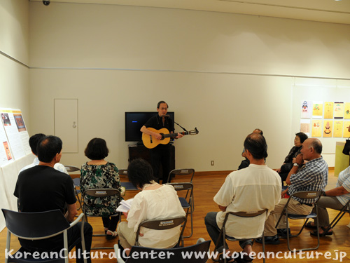 展示最終日、木谷先生のアリラン演奏