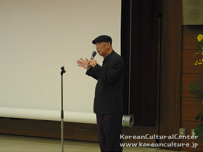 상영에 앞서 오가와 감독의 무대 인사