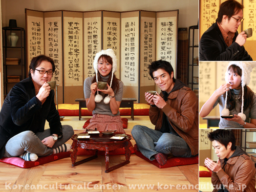 インターネットラジオ「何でも韓でも」の3人もお茶を体験！