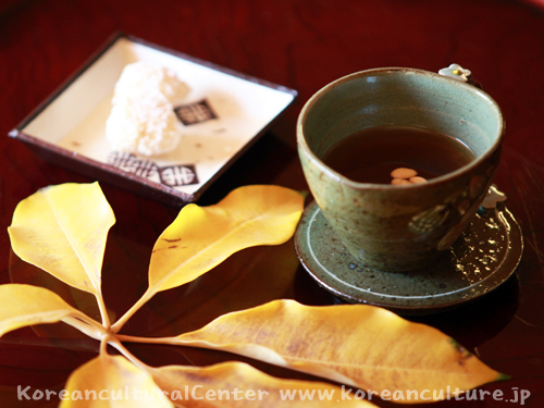 体に良い韓国の伝統茶とお菓子！ ～ Photo by Dorothystudio
