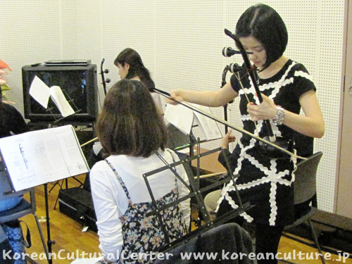 韓国伝統楽器「ヘグム」体験講座が開かれました！
