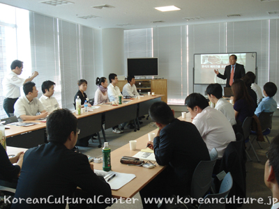 韓国料理の海外進出の成功に関する講義