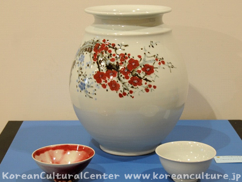 展示作品－陶磁器に咲いた梅花