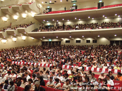 満席の岩手県民会館大ホール