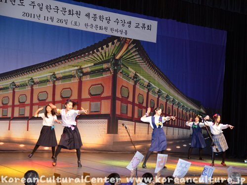 中高生講座の受講生によう韓国トロット歌謡とK-POPダンス